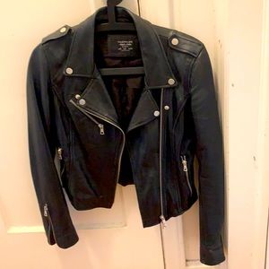 Leather fitted jacket. Waist length.